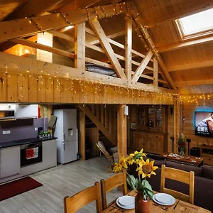 cheerful-2-bedroom-cabin-in-longstanton.cambridgehotelsuk.com/